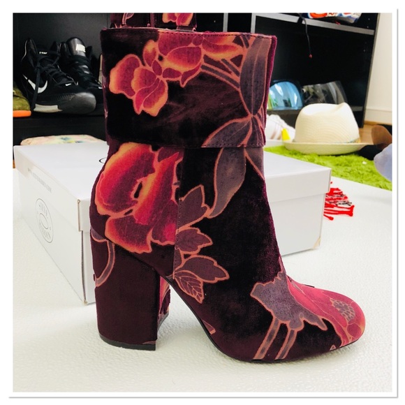 Steve Madden Goldie Block Heel Mid Floral Booties - Picture 3 of 8